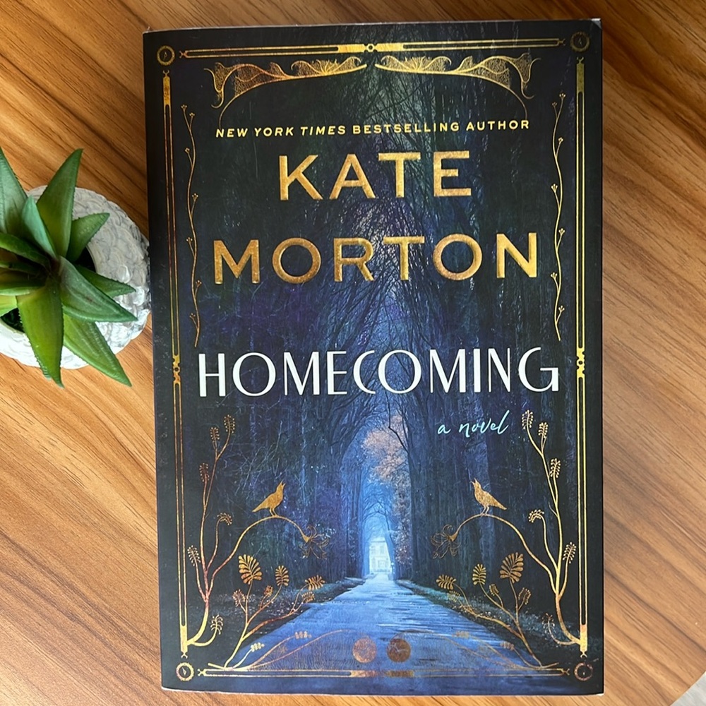 📚 2/$21 BOOKS!! 📚 Homecoming novel EXCELLENT CONDITION coffee table book decor